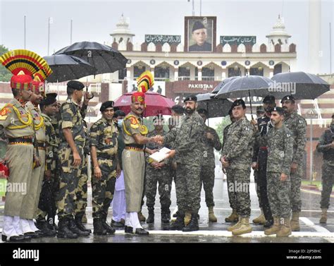 Indian border security force personnel hi-res stock photography and ...