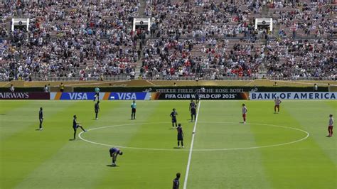 What is PSG's kickoff routine? Explaining why French club kicks the ...