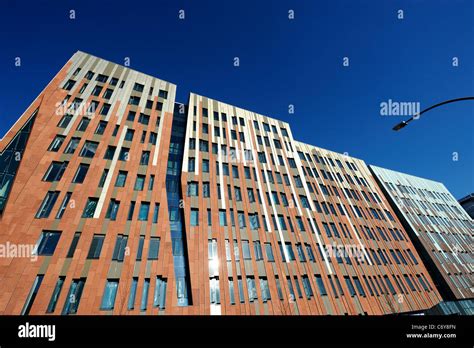 Storefront Building 的图像结果