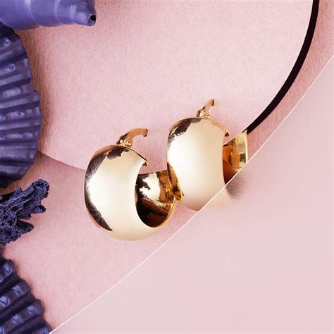 Chunky Jr. Yellow Gold Hoop Earring