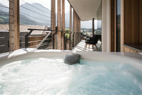 Hotel Mit Whirlpool Im Zimmer Am Gardasee – YOUG
