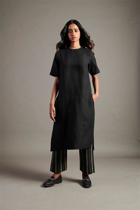 Kohl Linen Half Sleeves Kurta – Saphed