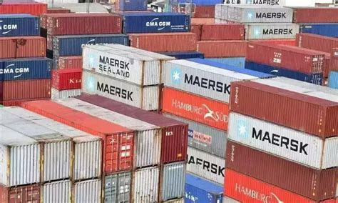 Maersk ship drops 90 containers in "very serious incident"