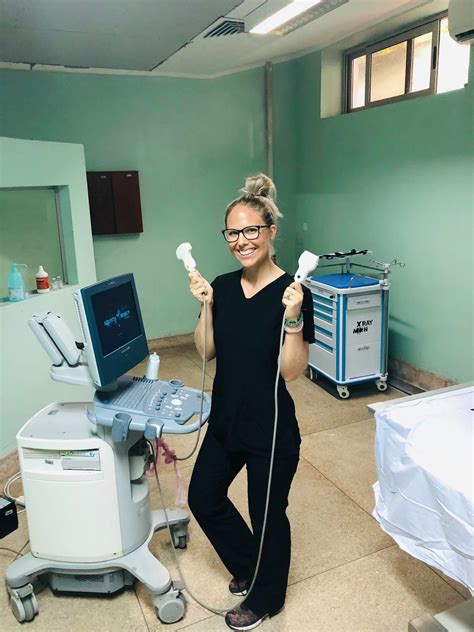 How Much Money Does a Travel Sonographer Earn? (Real Numbers & Earning Potential)