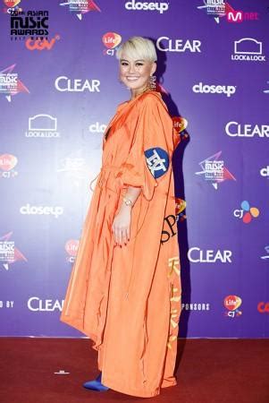 Mnet Asian Music Awards 2017 red carpet looks: SEVENTEEN, Wanna One ...