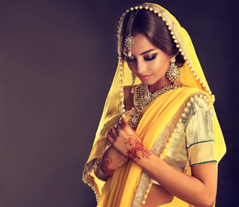 Wondering What Accessories Will Offset Your Gorgeous Saree? 10 Types of ...
