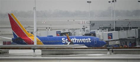 Winter storm puts airlines to the test. Here's what travelers need to know