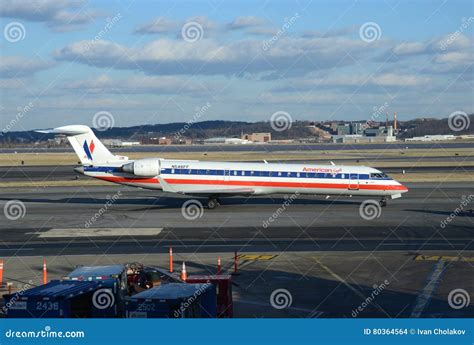 American Eagle Regional Jet Editorial Stock Image - Image of travel ...