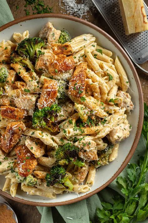 Chicken Fettuccine Alfredo With Broccoli