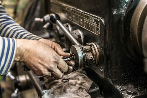 Repairing Old Machine Tools 的图像结果