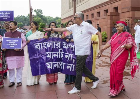 Opposition holds 'T-shirt protest' against SIR, 'vote chori' in ...
