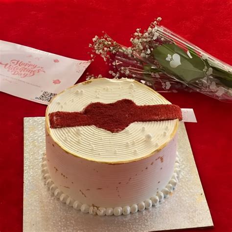 Kiss Me Valentine Secret Reveal Cake | YummyCake