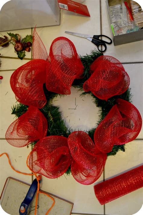 Christmas Wreath Using 10 Deco Mesh 的图像结果