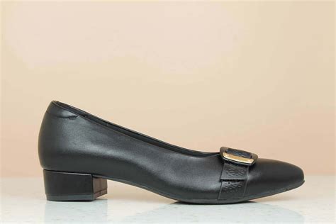 Women Black Pointed Toe Block Pumps With Buckles Details