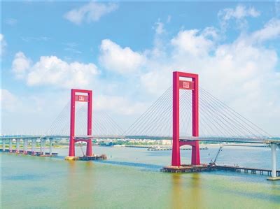 调顺跨海大桥主塔完成涂装_湛江市人民政府门户网站
