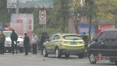 重庆一男子死在车内 警方介入调查_新浪重庆_新浪网