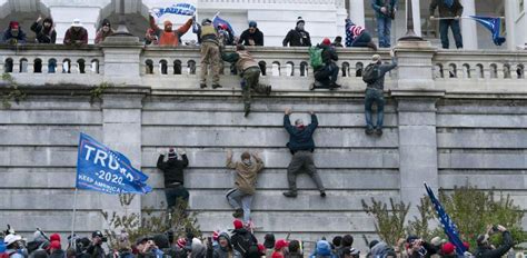Nuevos vídeos del asalto al Capitolio muestran a los senadores lo cerca ...