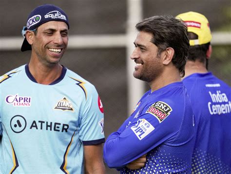 State mates: MS Dhoni and Aaron are both from Jharkhand, but their domestic careers didn't quite ove