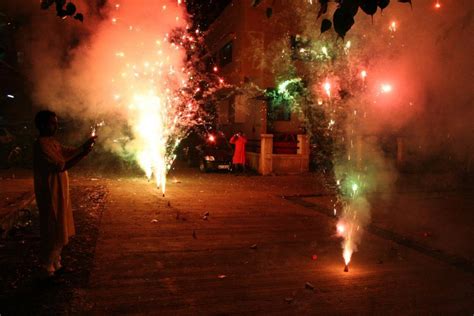 Mumbai: Cop injured while putting out firecrackers during Urs ...