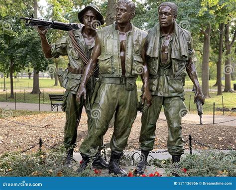 The Three Servicemen Statue at the Vietnam Memorial Soldiers by ...