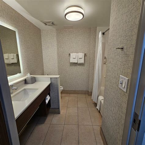 HOLIDAY INN EXPRESS VISALIA - SEQUOIA GATEWAY AREA BY IHG - Hotel ...