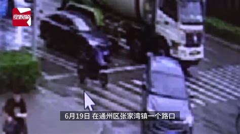 沈阳男子开车过积水路面蓄意向交警溅水 已被依法刑拘（视频）