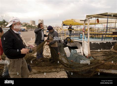 Fishing Net Repair 的图像结果