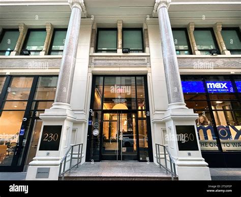 Warner bros discovery hi-res stock photography and images - Alamy