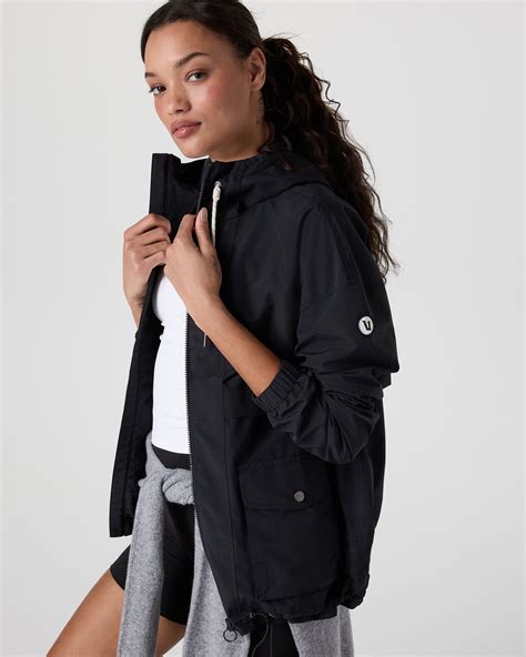 Elijo Rain Jacket | Women's Black Rain Jacket | Vuori