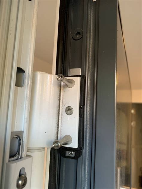 Voordeur afstellen - Bouwen en klussen - GoT