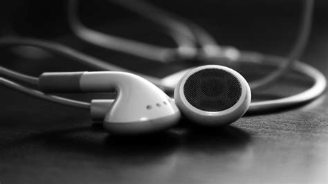 desktop headphones with mic