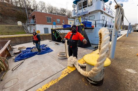 Headwaters Highlights: Elizabeth Locks and Dam crews keep navigation ...