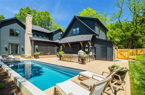 Outdoor Kitchen Pool Area 的图像结果