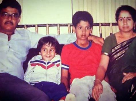 MEGA EMPIRE- Zerodha with a valuation of 64,000 crore explained. Two ...