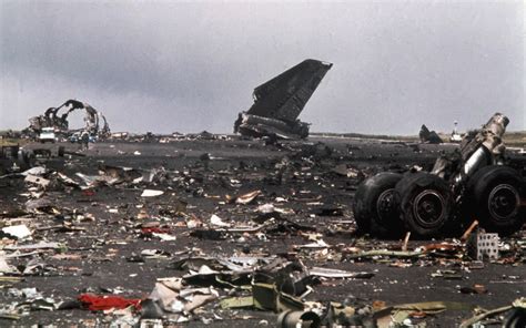 Aftermath of the airplane crash at Tenerife airport, 1977 : r/dragonutopia