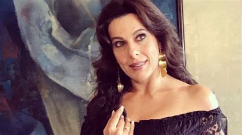 Kabir Bedi Schooled Pooja Bedi & Others Who Feel Caged While Wearing Masks