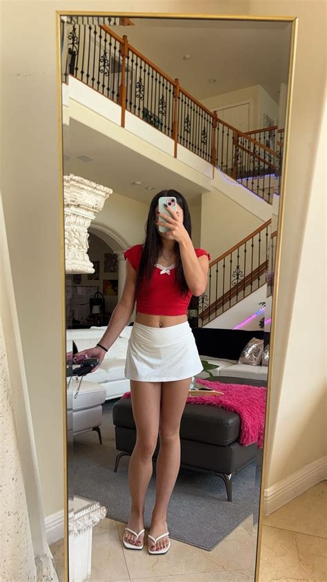 Daisy Pheonix's feet