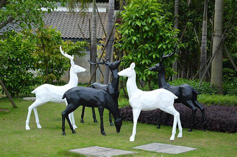 南京香漫山玻璃钢鹿雕塑-江苏众象雕塑艺术工程有限公司