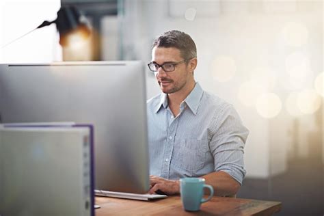 Man On Computer 的图像结果