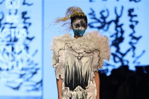 Nitin Bal Chauhan shows “Dementia” collection at LMIFW on World Mental
