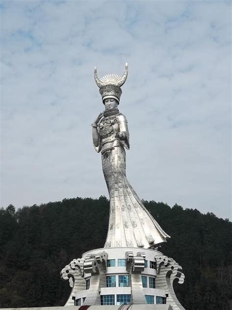 贵州8600万“女神像”投资方：只做雕塑是不可能盈利的_腾讯新闻