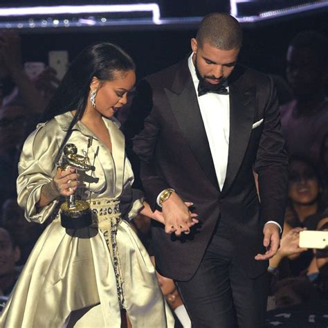 Rihanna E Drake Si Frequentano Rihanna é Vista Com Drake Após