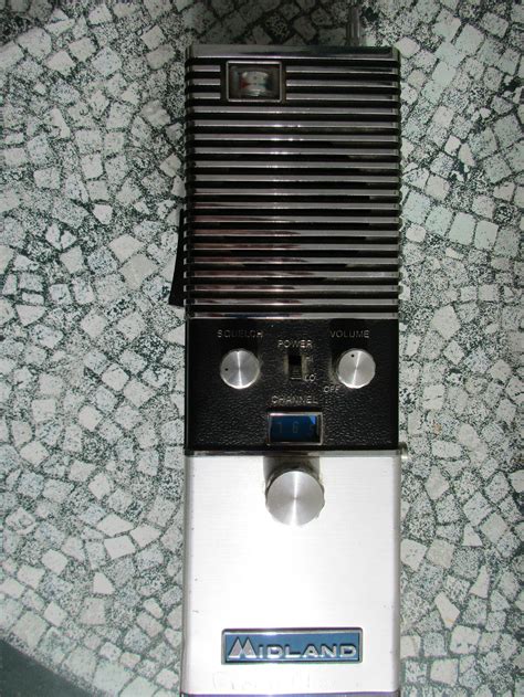 Midland 13-796 Hand Held 23 Channel Citizen Band