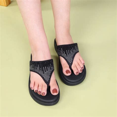 Hooves – Stylish Women’s Slippers & Sandals