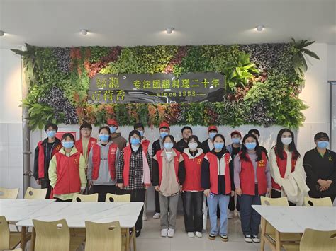 中国新闻网：东北石油大学校领导到第二食堂“帮厨”-东北石油大学