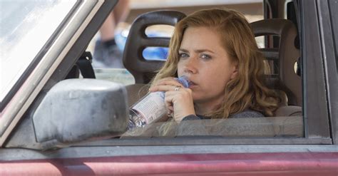 Sharp Objects Flashback Scene 的图像结果