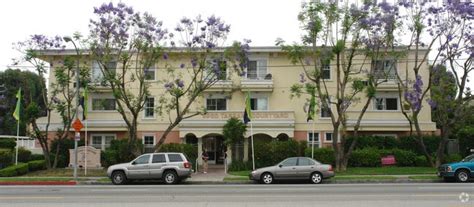 Tarzana Courtyard Apartments - Tarzana, CA | After55