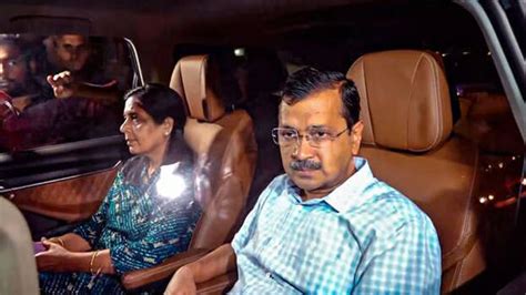 Kejriwal's wife Sunita to join Aam Aadmi Party? - INDIA - GENERAL ...