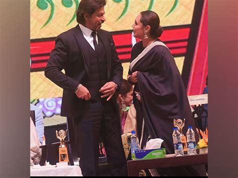 Kuch Kuch Hota Hai reunion! Rani Mukerji plants a kiss on Shah Rukh ...