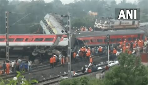 现场直击|印度发生本世纪最严重列车相撞事故-搜狐大视野-搜狐新闻